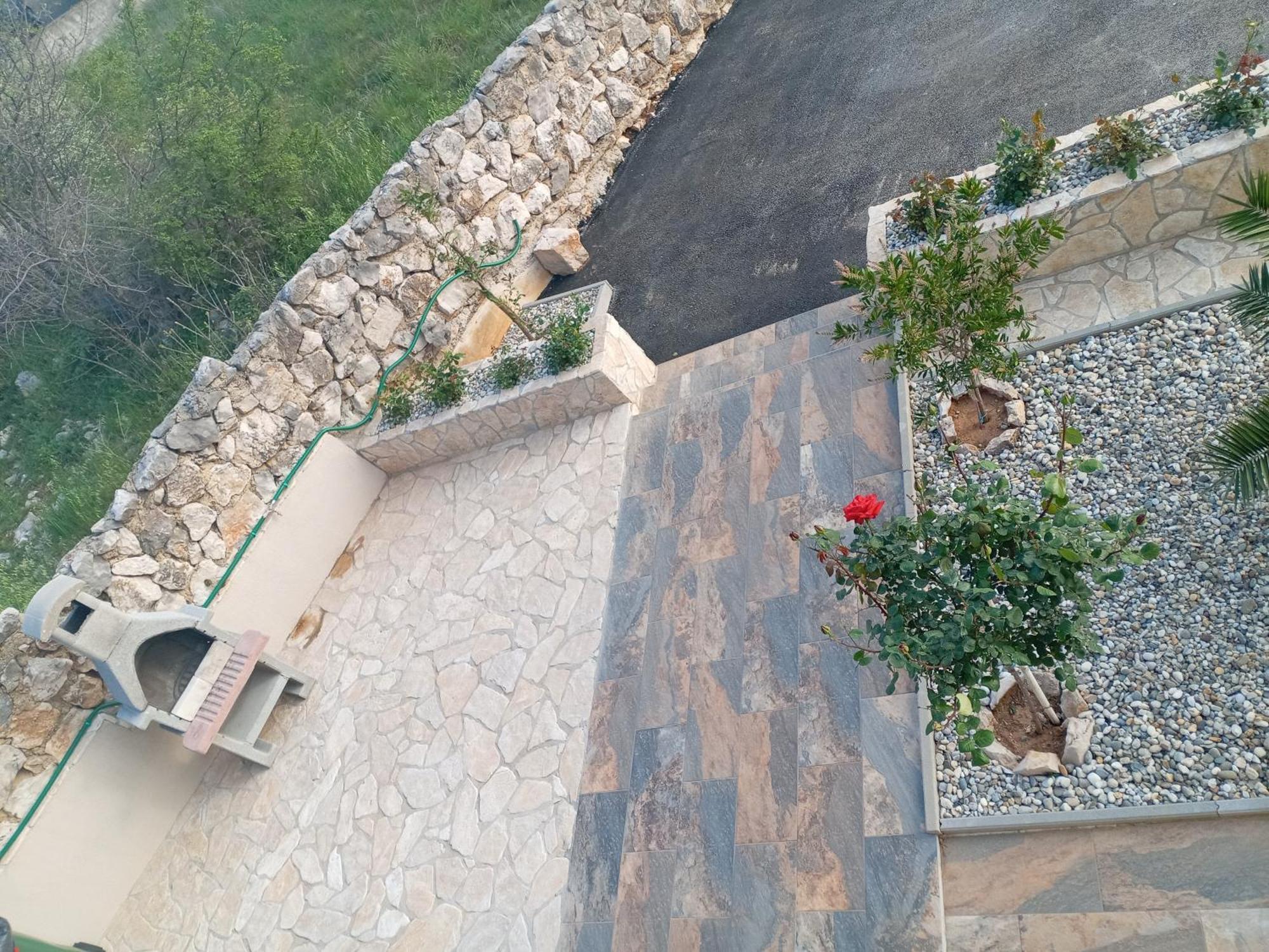 Apartmani Suzana تْسْغيكفانِتْسا المظهر الخارجي الصورة